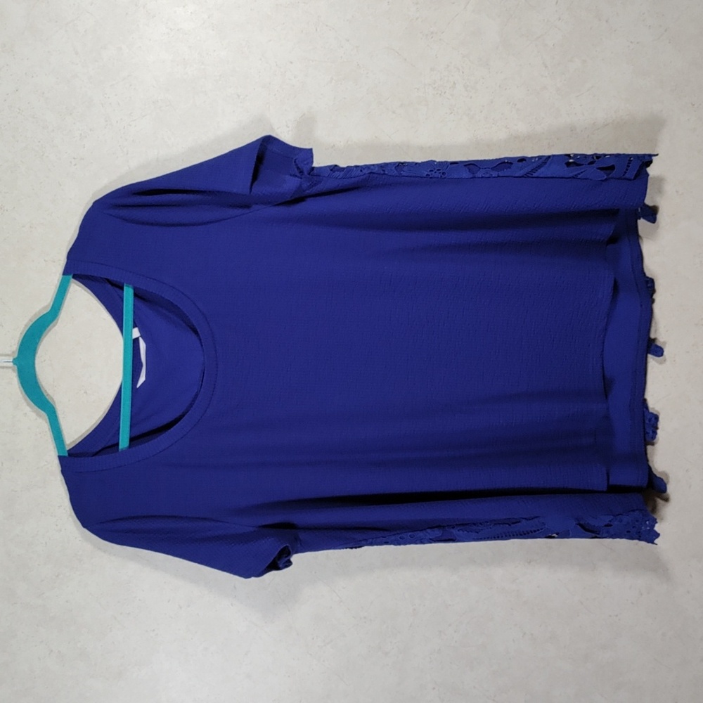 *121 Soft Surroundings blue S/S knit top w/lace trim back 1X CLEARANCE